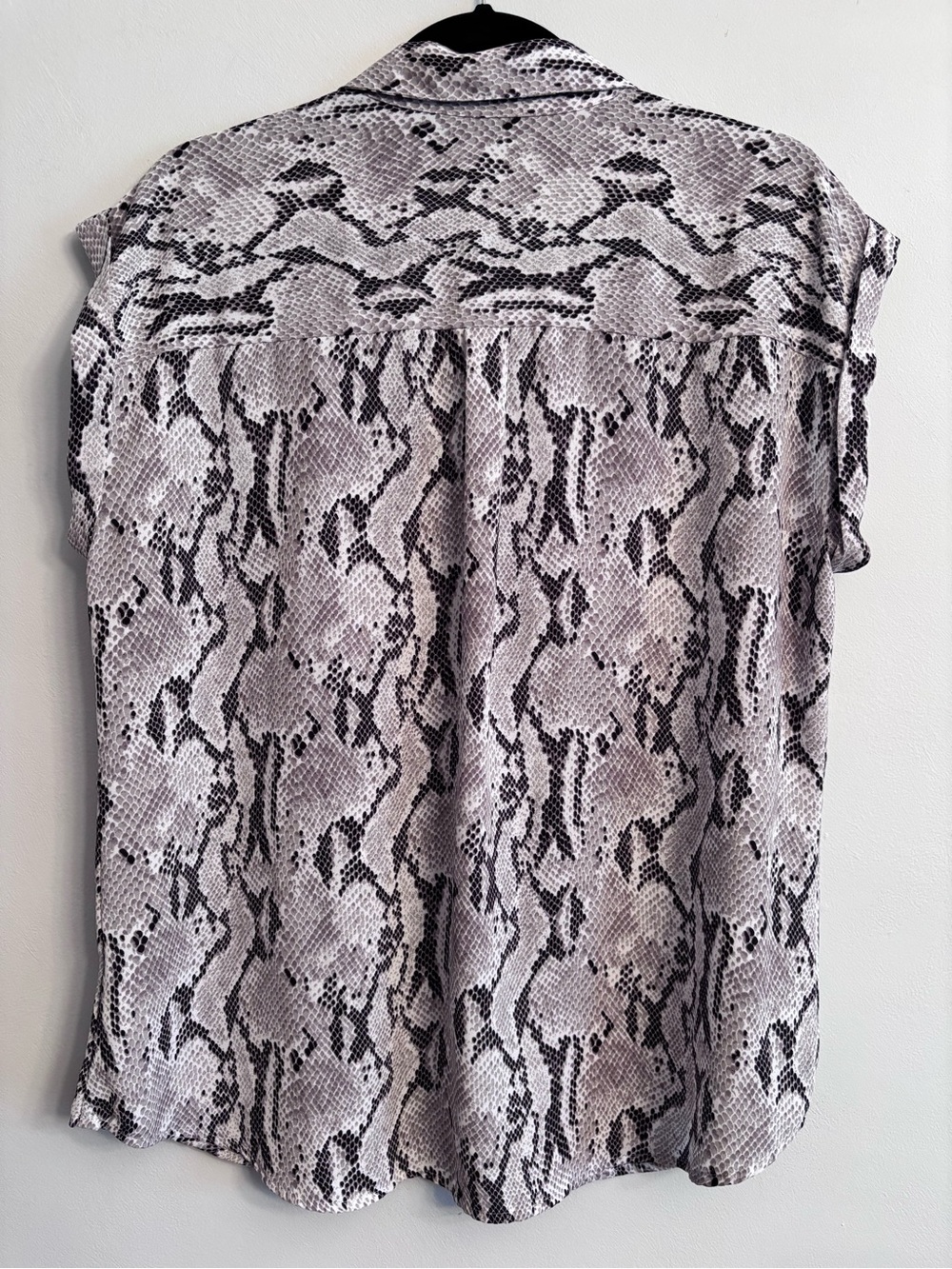 Express Snake-Print Short Sleeve Blouse - Picture 5 of 7